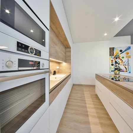Chalupku - Luxurious Apartment 70M2 In Direct Centrum With Parking Included, Air-Conditioned, Balcony, Quiet Sleep, Best In Town Banská Bystrica Buitenkant foto
