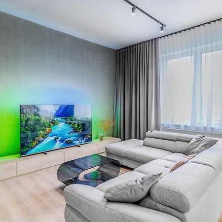 Chalupku - Luxurious Apartment 70M2 In Direct Centrum With Parking Included, Air-Conditioned, Balcony, Quiet Sleep, Best In Town Banská Bystrica Buitenkant foto