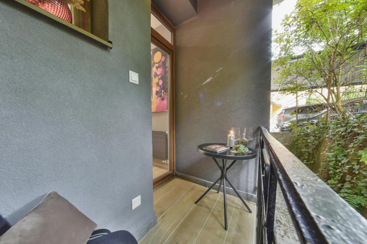 Chalupku - Luxurious Apartment 70M2 In Direct Centrum With Parking Included, Air-Conditioned, Balcony, Quiet Sleep, Best In Town Banská Bystrica Buitenkant foto