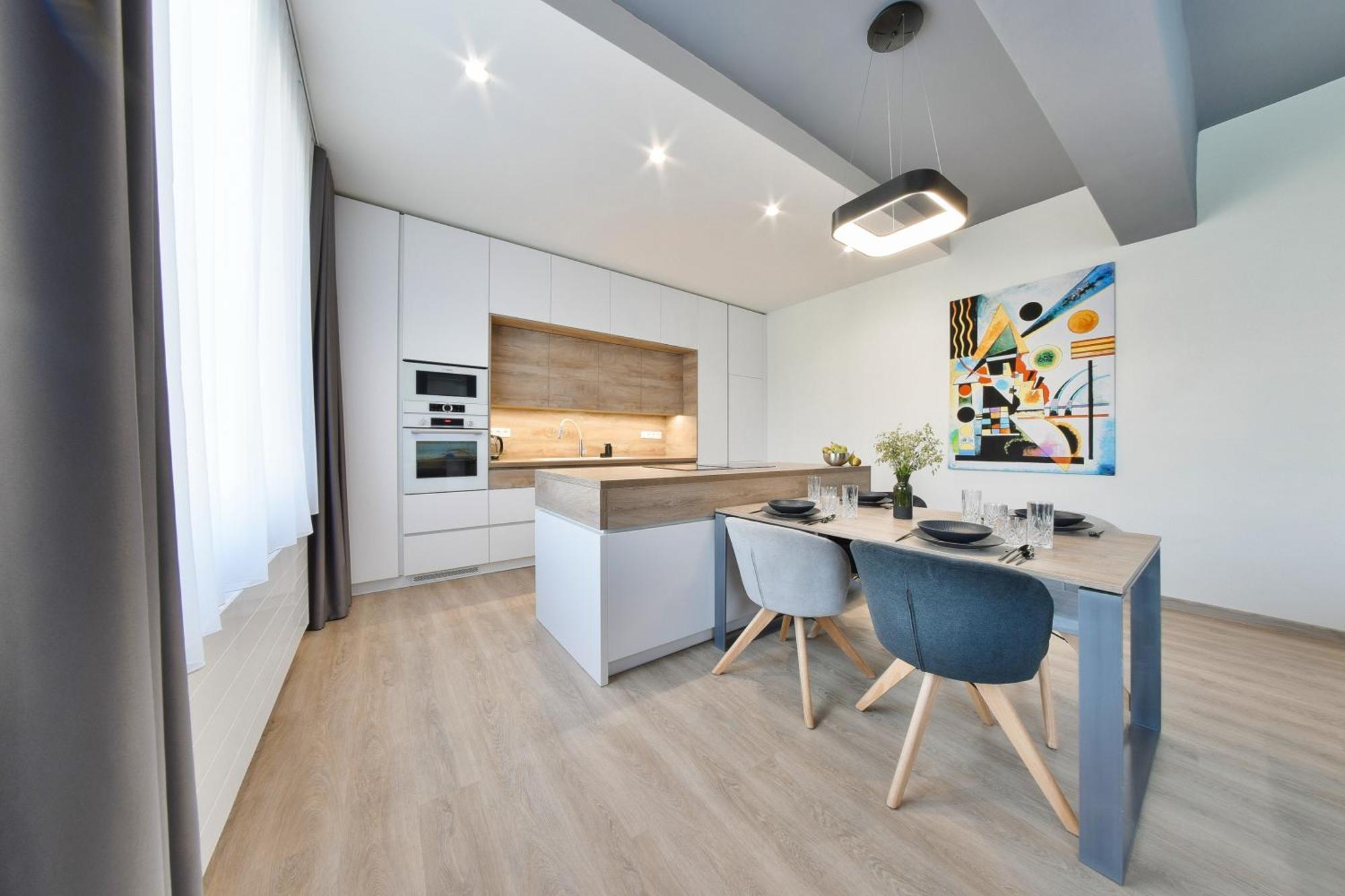 Chalupku - Luxurious Apartment 70M2 In Direct Centrum With Parking Included, Air-Conditioned, Balcony, Quiet Sleep, Best In Town Banská Bystrica Buitenkant foto