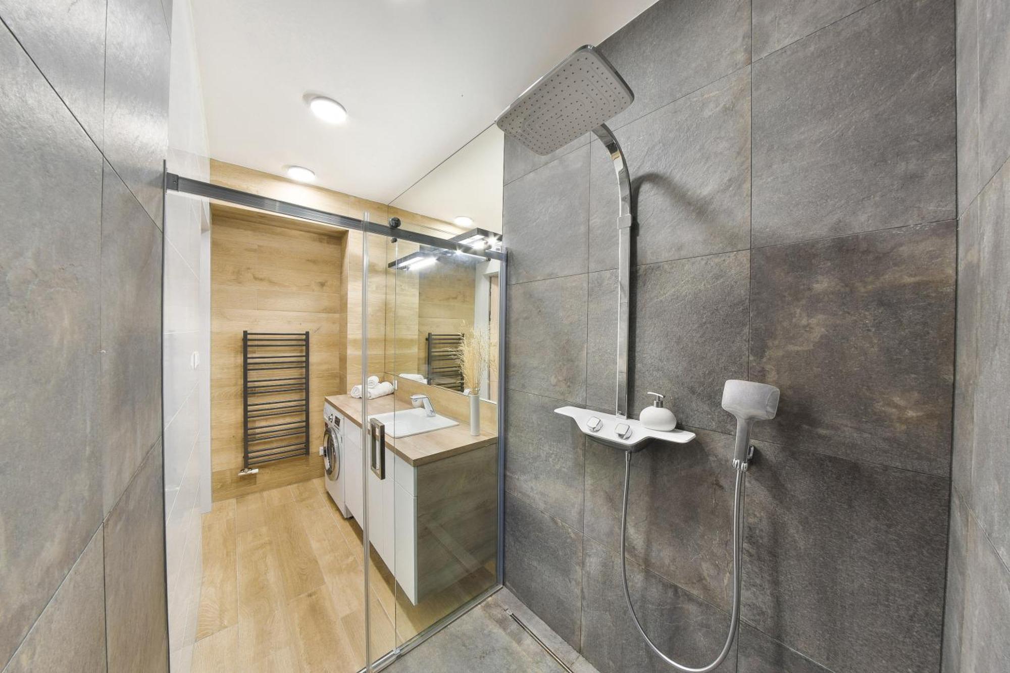Chalupku - Luxurious Apartment 70M2 In Direct Centrum With Parking Included, Air-Conditioned, Balcony, Quiet Sleep, Best In Town Banská Bystrica Buitenkant foto