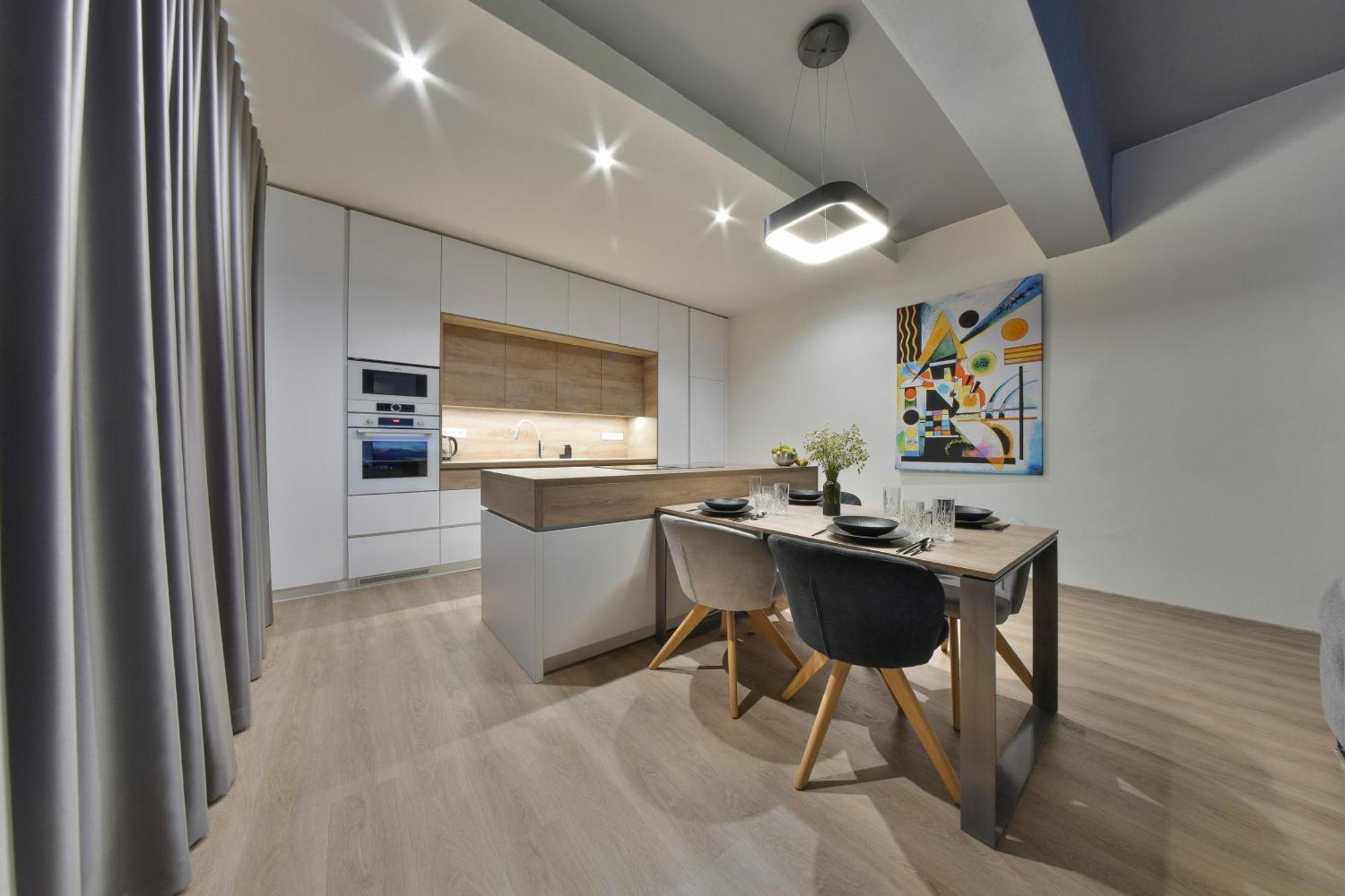 Chalupku - Luxurious Apartment 70M2 In Direct Centrum With Parking Included, Air-Conditioned, Balcony, Quiet Sleep, Best In Town Banská Bystrica Buitenkant foto