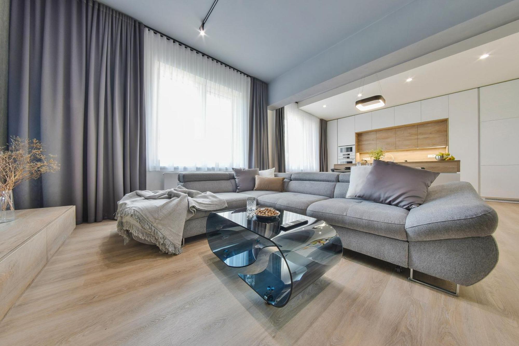 Chalupku - Luxurious Apartment 70M2 In Direct Centrum With Parking Included, Air-Conditioned, Balcony, Quiet Sleep, Best In Town Banská Bystrica Buitenkant foto