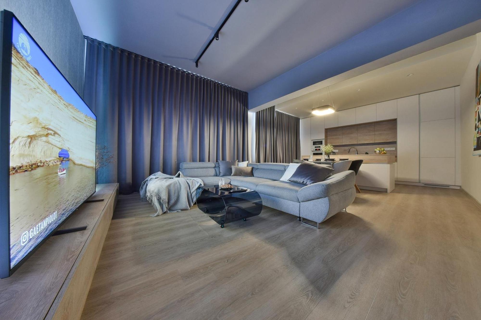 Chalupku - Luxurious Apartment 70M2 In Direct Centrum With Parking Included, Air-Conditioned, Balcony, Quiet Sleep, Best In Town Banská Bystrica Buitenkant foto