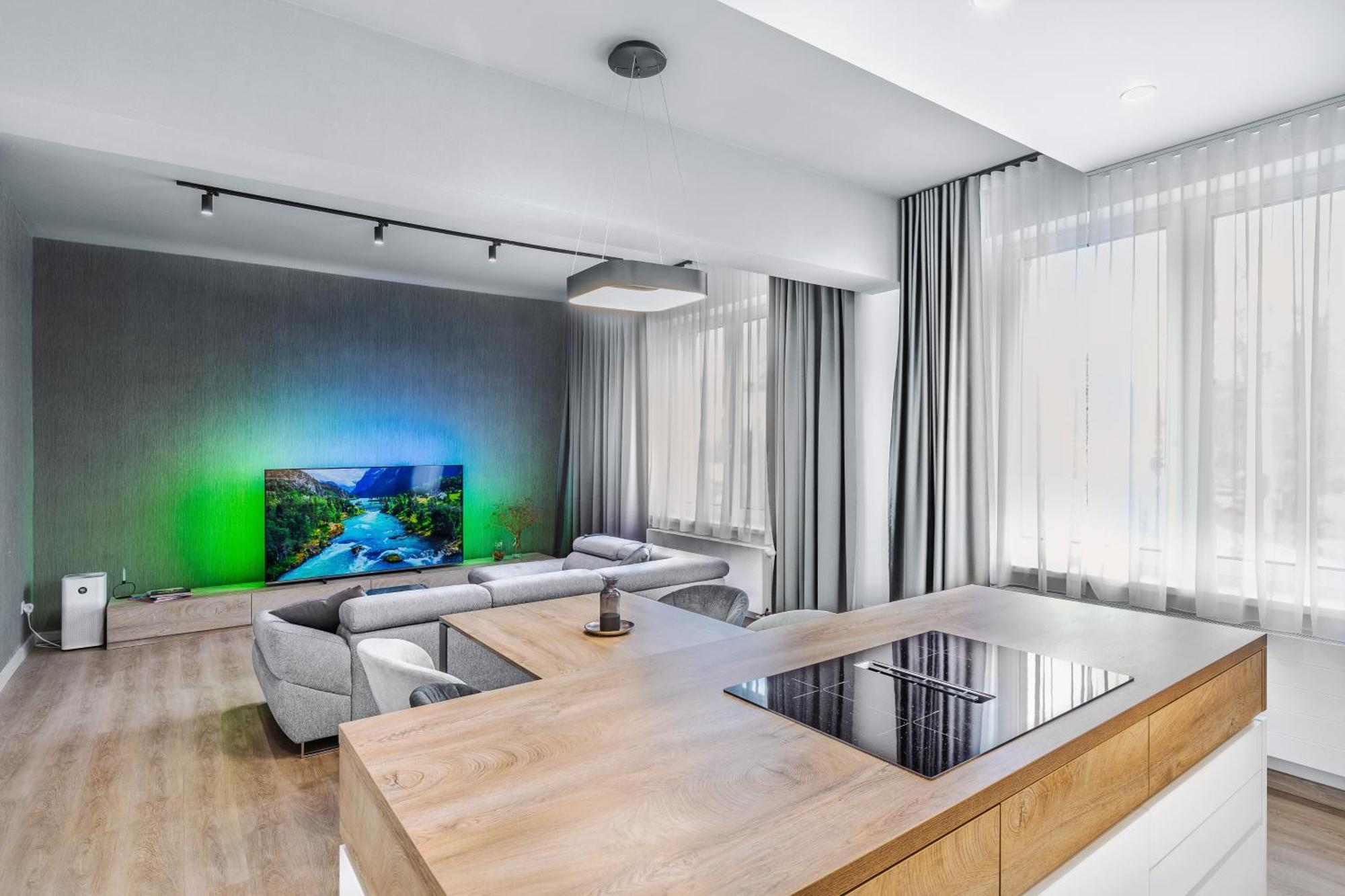 Chalupku - Luxurious Apartment 70M2 In Direct Centrum With Parking Included, Air-Conditioned, Balcony, Quiet Sleep, Best In Town Banská Bystrica Buitenkant foto